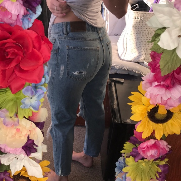 Distressed light wash boyfriend jeans - Picture 7 of 7